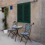 Bernard Deluxe Renovated Peaceful Old Town Gem